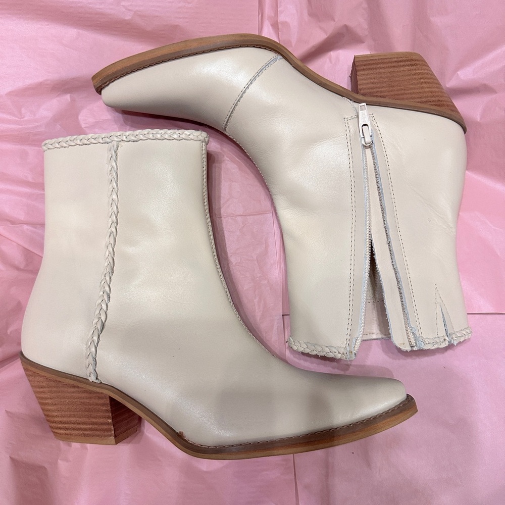 NEW! Coconuts by Matisse Cream Leather Arial Ankle Booties- never worn